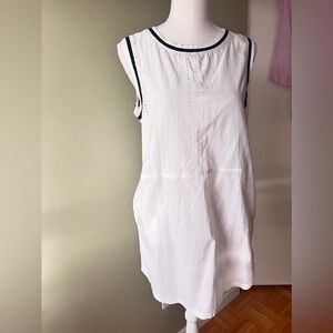 Gap NWT White Summer eyelet shift dress with pockets and navy piping Size XS